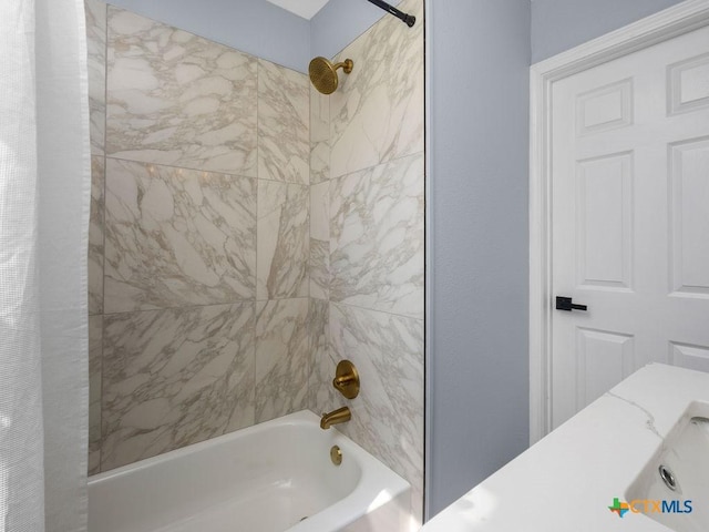 187 Meadow Ave, New Braunfels, TX 78130 - bathroom featuring shower / bath combo