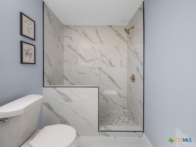 187 Meadow Ave, New Braunfels, TX 78130 - bathroom featuring toilet and a marble finish shower