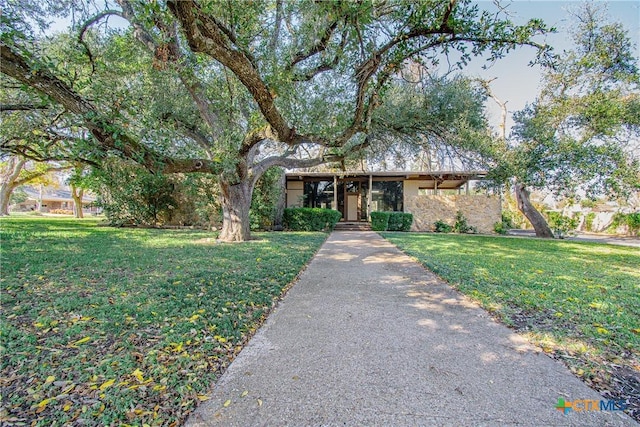 view of front of property with a front yard