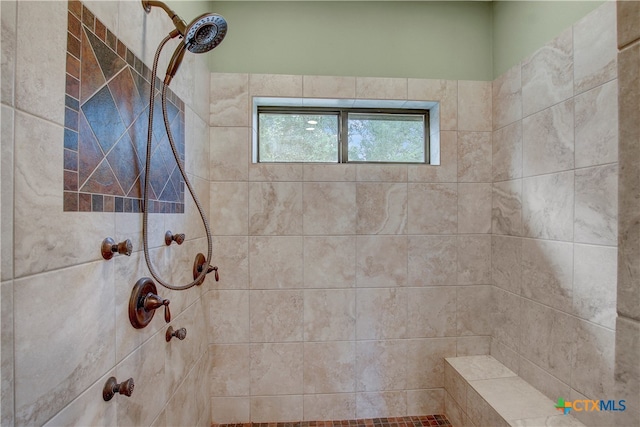 bathroom featuring a tile shower