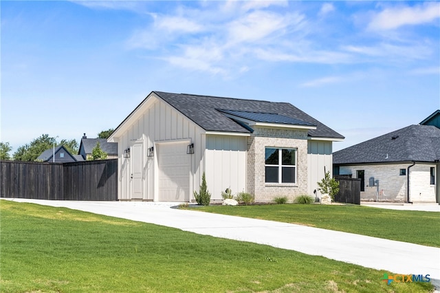 view of front facade featuring a garage and a front lawn