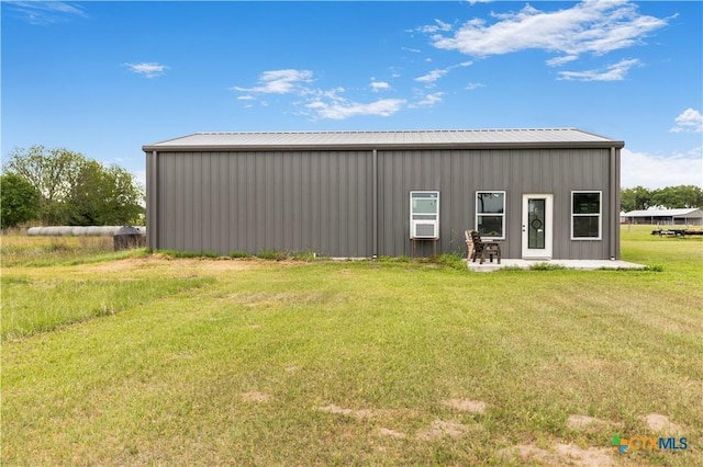 592 Dagg, Yoakum, TX 77995 - view of pole building with a yard