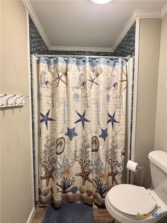 1403 Bill Tindall Ave, Seadrift, TX 77983 - full bath featuring toilet, crown molding, a shower with shower curtain, and wood finished floors