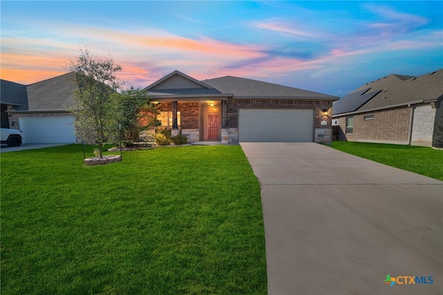 view of front of house featuring a lawn and a garage