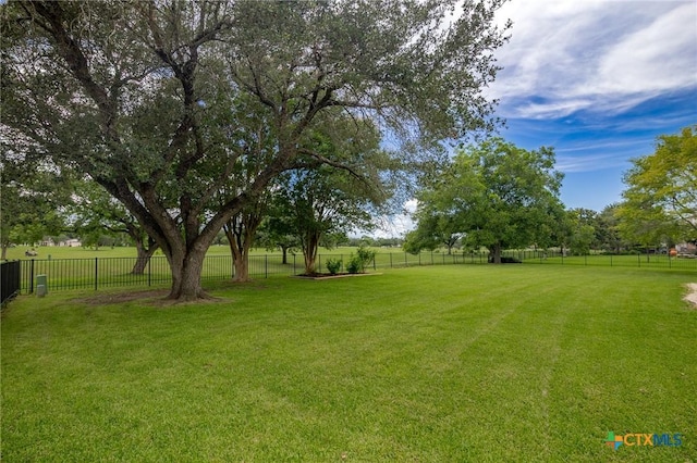 213 Tracy Ln, Victoria, TX 77904 - view of fenced backyard