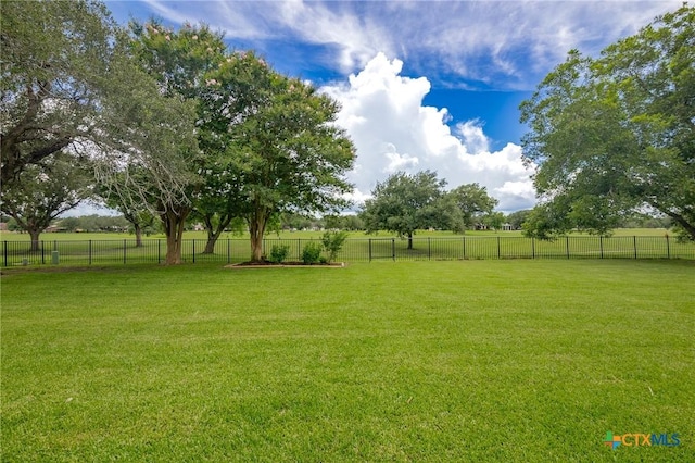 213 Tracy Ln, Victoria, TX 77904 - view of yard