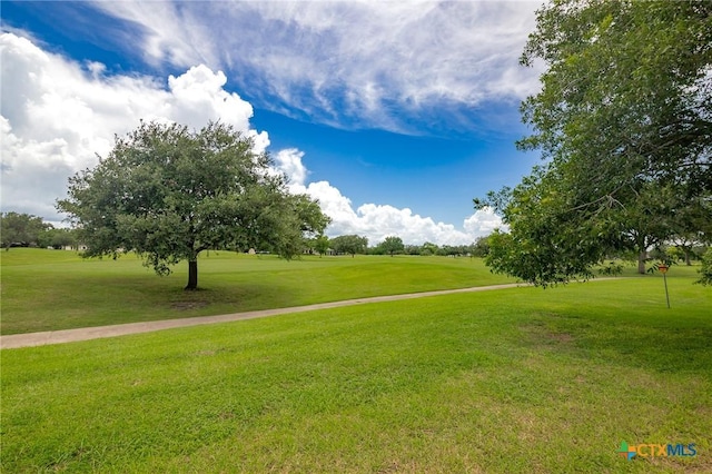 213 Tracy Ln, Victoria, TX 77904 - surrounding community featuring a lawn