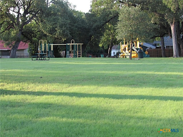 1104 N Blair St, Belton, TX 76513 - view of green lawn