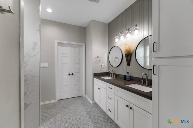 211 Amberglow Ct, Victoria, TX 77904 - full bath featuring double vanity and baseboards