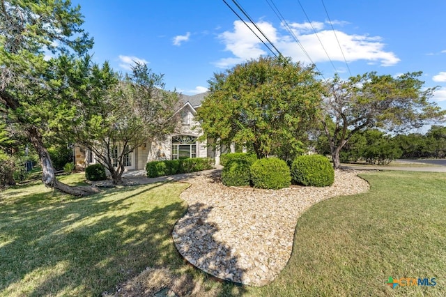 view of front of house featuring a front yard