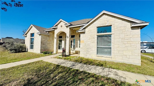 view of front of home with a front lawn