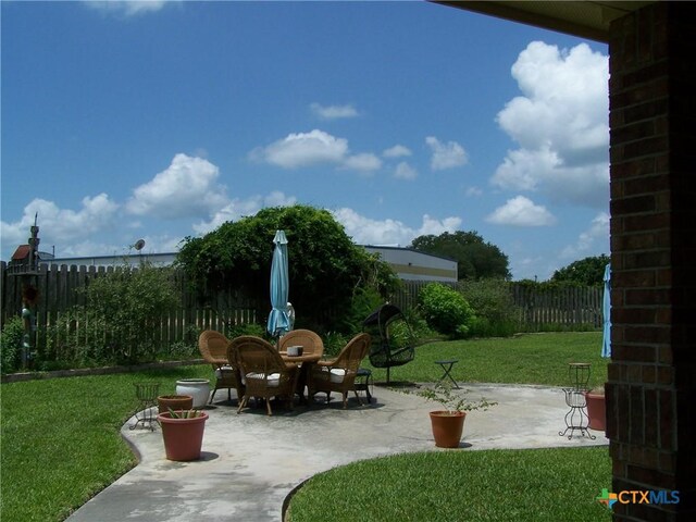 101 Laurel Oak Cir, Cuero, TX 77954 - view of patio