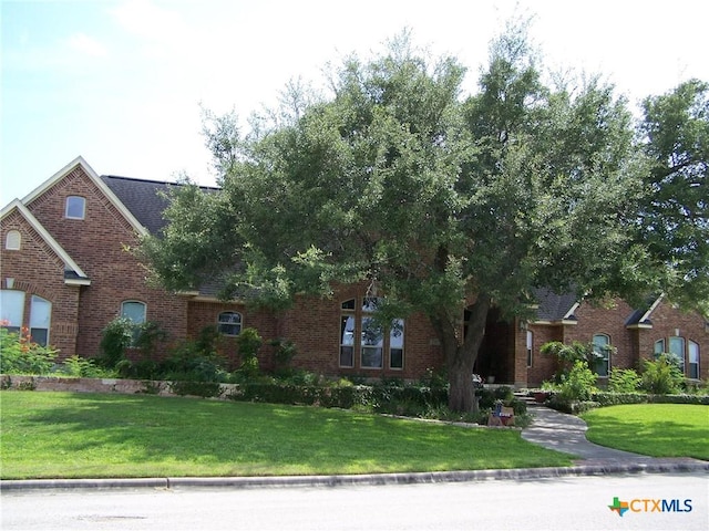 101 Laurel Oak Cir, Cuero, TX 77954 - view of front of property featuring brick siding and a front lawn