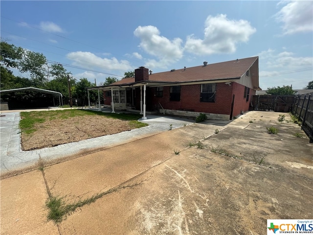 view of front of property featuring a carport