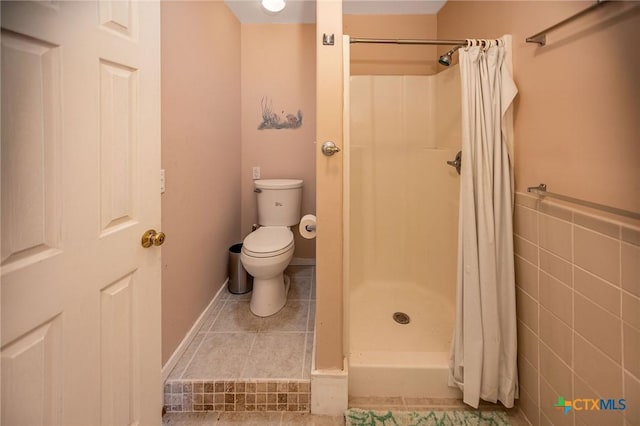 bathroom featuring curtained shower, tile patterned floors, and toilet