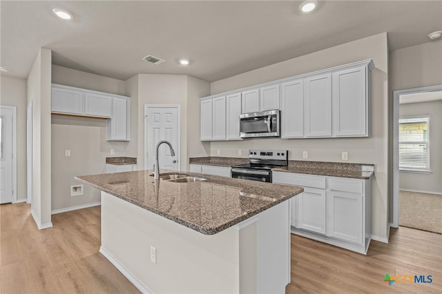 702 Stonevalley Rd, Temple, TX 76502 - kitchen with stainless steel appliances, light wood-type flooring, an island with sink, white cabinetry, and recessed lighting