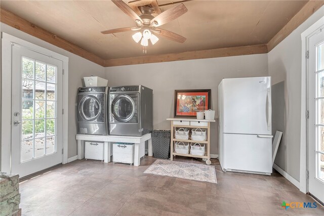 laundry area with ceiling fan and separate washer and dryer