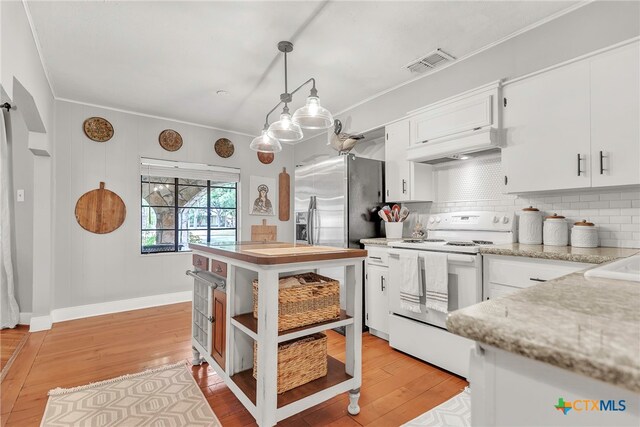 kitchen with decorative backsplash, electric range, white cabinetry, light hardwood / wood-style flooring, and decorative light fixtures