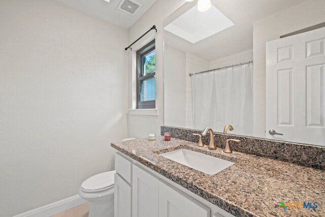 309 Paisano St, New Braunfels, TX 78130 - full bathroom with a skylight, vanity, toilet, baseboards, and a shower with curtain