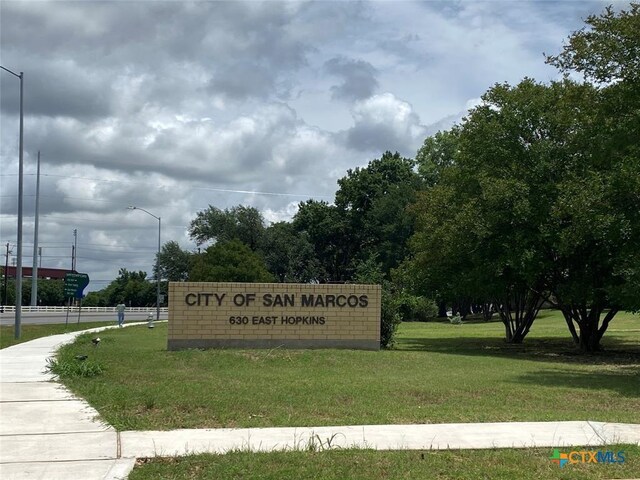 948 Sycamore St, San Marcos, TX 78666 - community / neighborhood sign with a yard