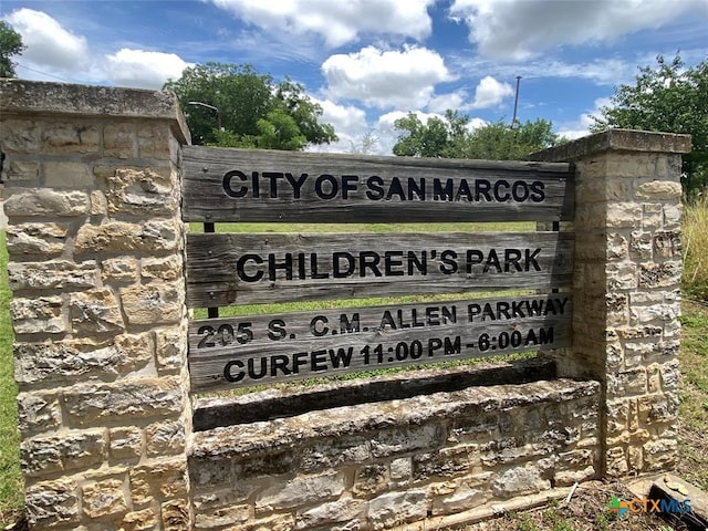 948 Sycamore St, San Marcos, TX 78666 - exterior view