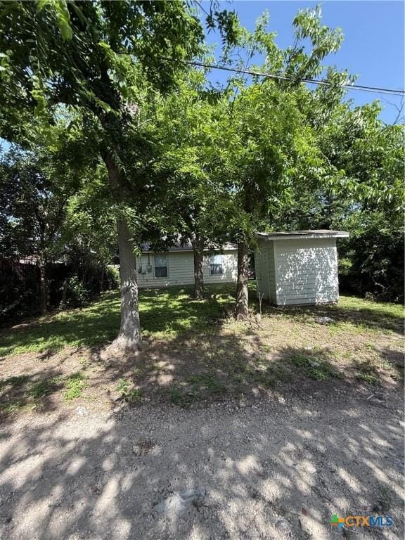 705 N 2nd St, Temple, TX 76501 - view of yard