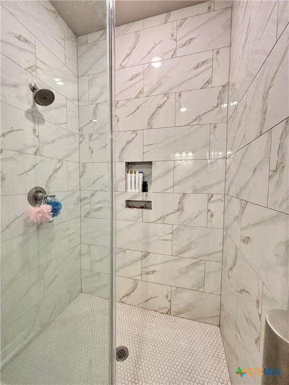 109 Opal Way, Port Lavaca, TX 77979 - bathroom featuring a stall shower