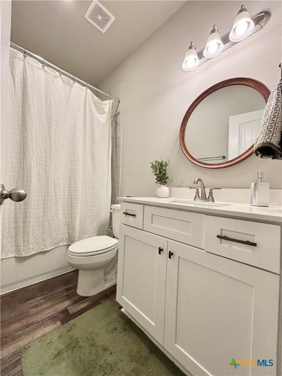 109 Opal Way, Port Lavaca, TX 77979 - bathroom featuring wood finished floors, vanity, toilet, and shower / bath combo