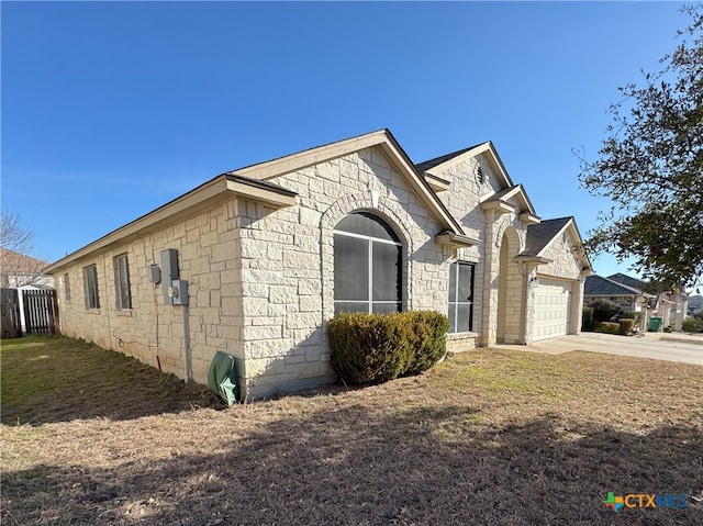 view of front facade with a garage