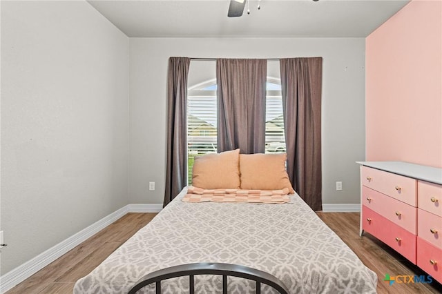 900 Holliday Dr, Killeen, TX 76542 - bedroom with wood finished floors, baseboards, and a ceiling fan