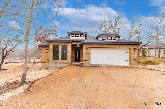 view of front facade featuring a garage