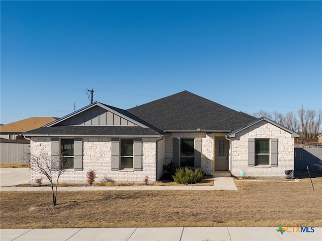 view of front of home with a front lawn