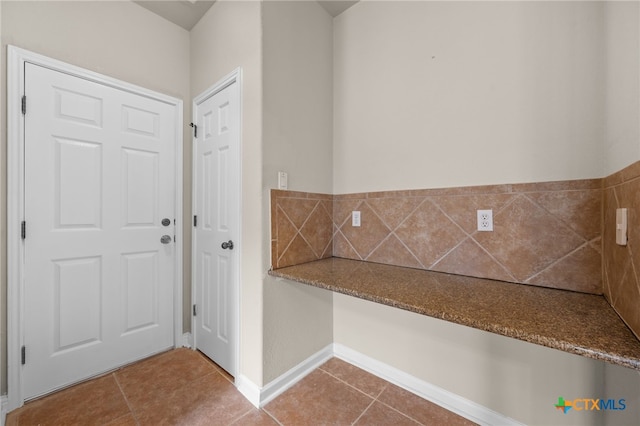 1018 Canyon Maple Rd, Pflugerville, TX 78660 - interior space with tile patterned flooring, baseboards, and backsplash