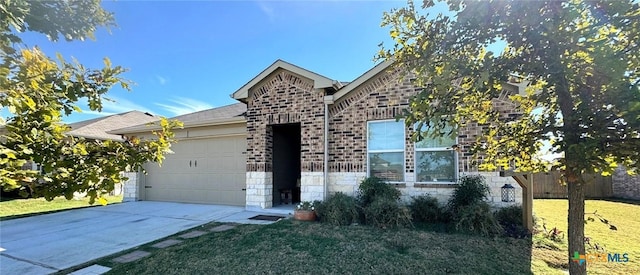 view of front of property featuring a front lawn and a garage