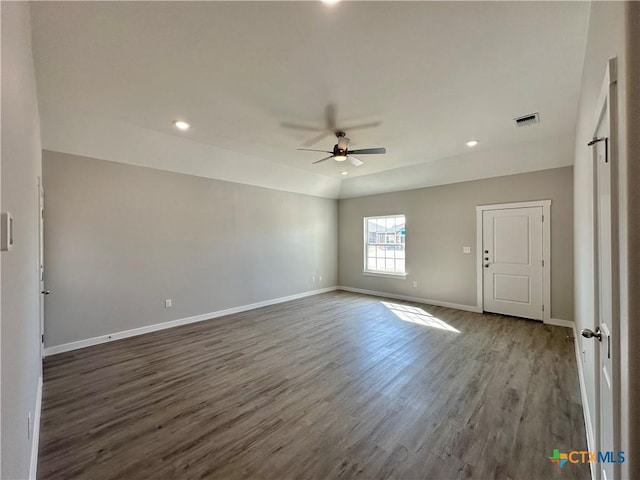 unfurnished room featuring dark wood-type flooring and ceiling fan