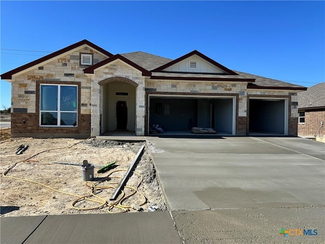 view of front facade with a garage