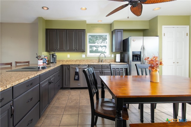 kitchen with stainless steel appliances, sink, gray cabinets, light tile patterned flooring, and ceiling fan