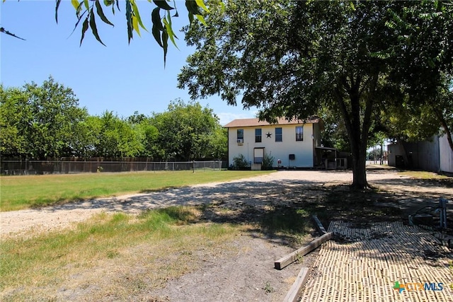 1124 E Kingsbury St Unit B, Seguin, TX 78155 - view of yard