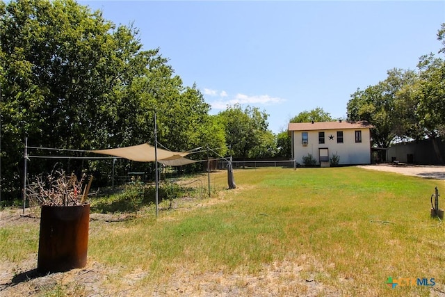 1124 E Kingsbury St Unit B, Seguin, TX 78155 - view of yard