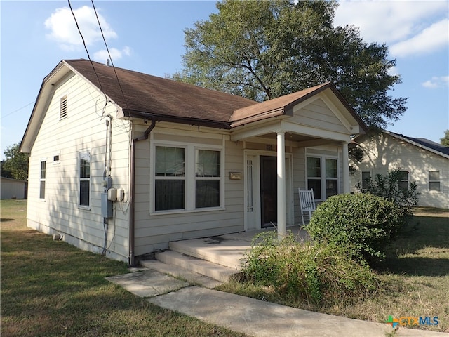 bungalow with a front lawn and covered porch