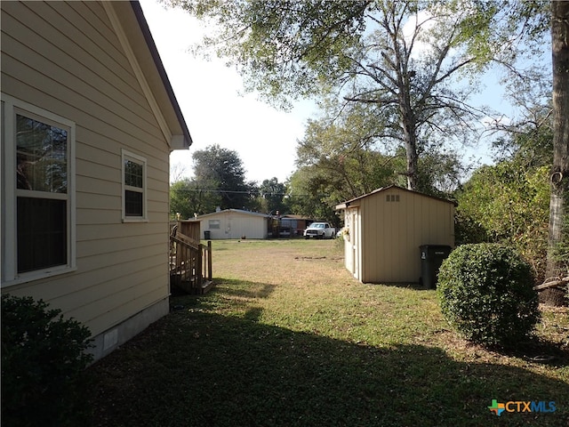 view of yard with a storage shed