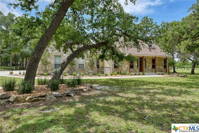 view of front of property featuring a porch and a front lawn