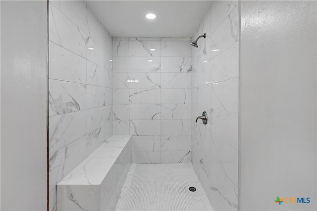 bathroom featuring tiled shower