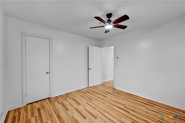 unfurnished bedroom featuring ceiling fan, baseboards, and wood finished floors