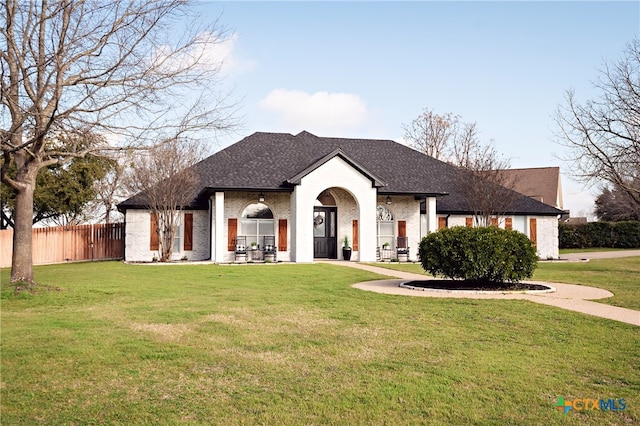 view of front facade with a front yard