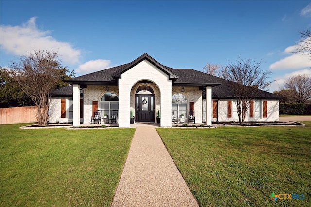 view of front of home featuring a front yard and covered porch