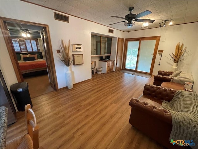 813 Bismark St, Seguin, TX 78155 - photo 6