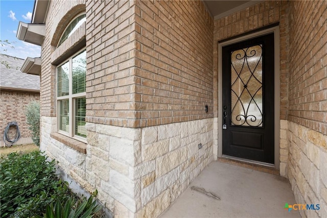 8113 Cannon Ct, Lago Vista, TX 78645 - view of exterior entry featuring brick siding