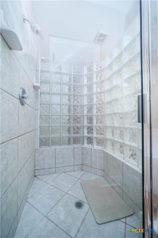 bathroom featuring visible vents and tiled shower