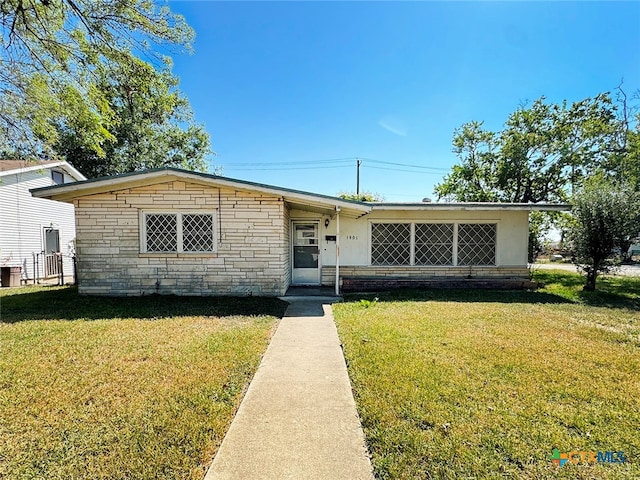 ranch-style home with a front yard